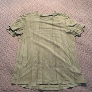Men’s medium lululemon short sleeve casual green